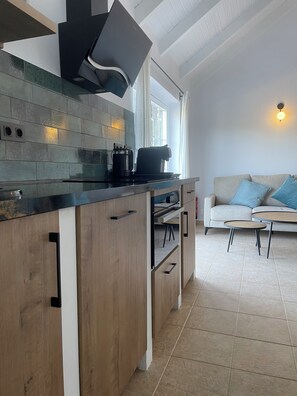 Fridge, microwave, stovetop, dishwasher - Renewed casa rural in the Andalusian countryside, 30 min from Malaga! (Pizarra)