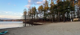 Newly renovated 2-bedroom cottage; walking distance to Baboosic Lake Town Beach