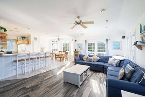 TV, video games, stereo - Corolla Getaway with Pool Bar, Spa & Game Rm! (Corolla)
