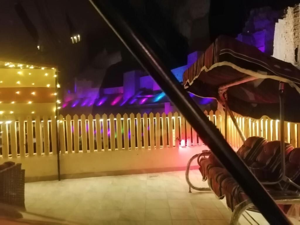 Chambre Triple Luxe, balcon, vue ville | Terrasse/Patio