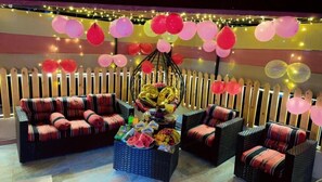 Chambre triple luxueuse, balcon, vue sur la ville | Terrain de lâhĂ©bergement