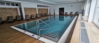 Apartment with a pool, sauna, and free parking