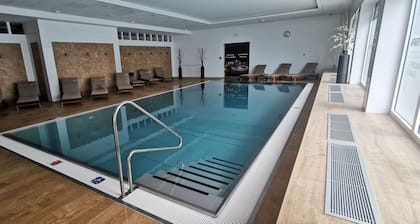 Apartment with a pool, sauna, and free parking