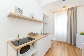 Kühlschrank, Mikrowelle, Toaster