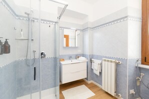 Shower, bidet, towels, shampoo - Torino | Belfiore House 59  (Torino)