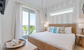 7 bedrooms, iron/ironing board, travel cot, WiFi - West Coast Best Coast! Steps to the Beach! (Bradenton Beach)