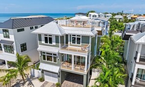 Exterior - West Coast Best Coast! Steps to the Beach! (Bradenton Beach)