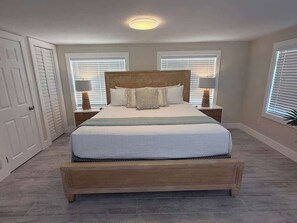 3 bedrooms, iron/ironing board, WiFi, bed sheets - Coconut Cottage~Private Heated Pool~Block to shops (Anna Maria)