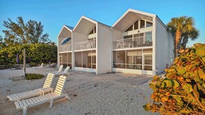Property grounds - New! Beachfront Paradise! ~Heated Pool! Top Floor (Holmes Beach)