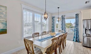 Dining - Atlantis Beach House~Water Slide, Heated Pool/Spa! (Bradenton Beach)