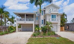 Exterior - Atlantis Beach House~Water Slide, Heated Pool/Spa! (Bradenton Beach)