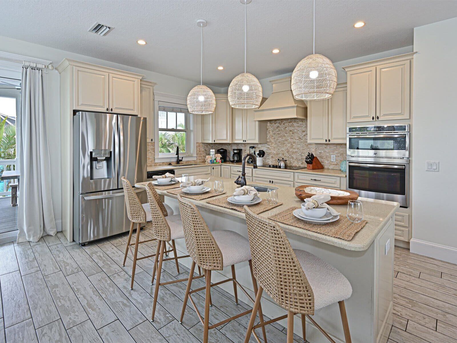 Geladeira, micro-ondas, fogão, cooktop