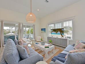 TV, offices - Atlantis Beach House~Water Slide, Heated Pool/Spa! (Bradenton Beach)