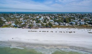 Beach nearby - Palm Paradise~Steps to Shops/Beach~Best location! (Anna Maria)