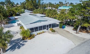 Exterior - Palm Paradise~Steps to Shops/Beach~Best location! (Anna Maria)