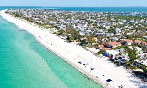 Coconuts 118 | Gulf Front • Heated Pool • Steps to Sand