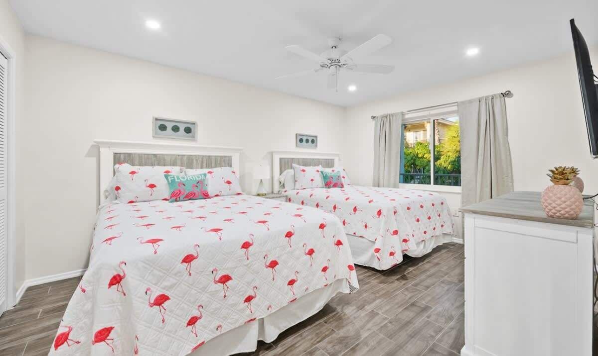 2 habitaciones, tabla de planchar con plancha, cuna de viaje y wifi 