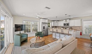 TV - Gulf View Beach House - Pool Home on Bradenton Beach! (Bradenton Beach)