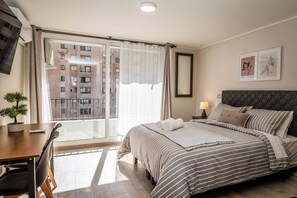 Premium bedding, down duvets, memory-foam beds, individually decorated - Vista Carmen By Andes+ (Santiago)