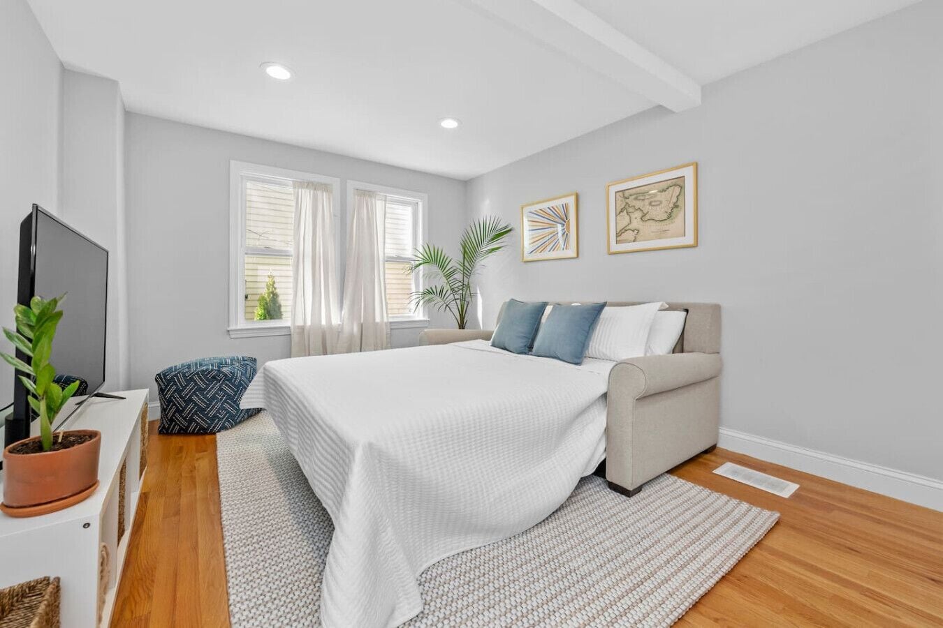 Iron/ironing board, travel cot, WiFi, bed sheets