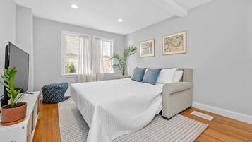 Iron/ironing board, travel cot, WiFi, bed sheets