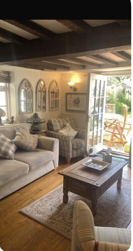 18th Century Thatcned - Buttercup Cottage - cosy and charming