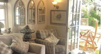 18th Century Thatcned - Buttercup Cottage - cosy and charming