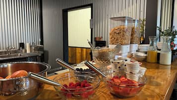 Free daily continental breakfast
