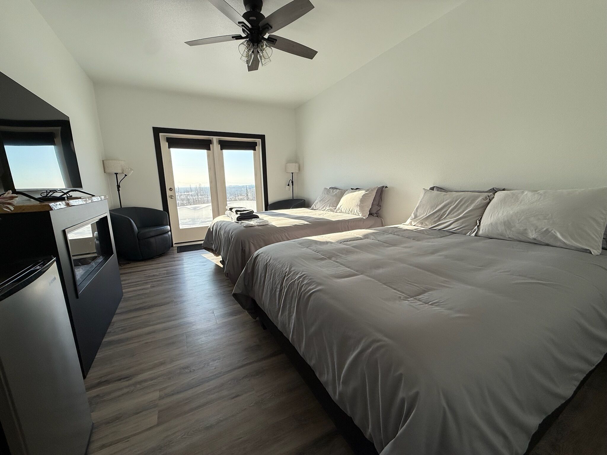 スタンダード 4 人部屋 パティオ マウンテンビュー | ノートパソコン用作業スペース、WiFi (無料)