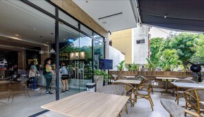 Outdoor dining - Gz Tower By Host Pro (Barranquilla)