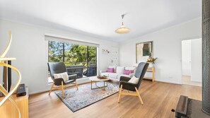 Smart TV - 5 Ross Street , Narooma NSW 2546 (Narooma)