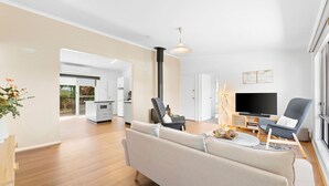 Unclassified image, 3 of 32, button - 5 Ross Street , Narooma NSW 2546 (Narooma)