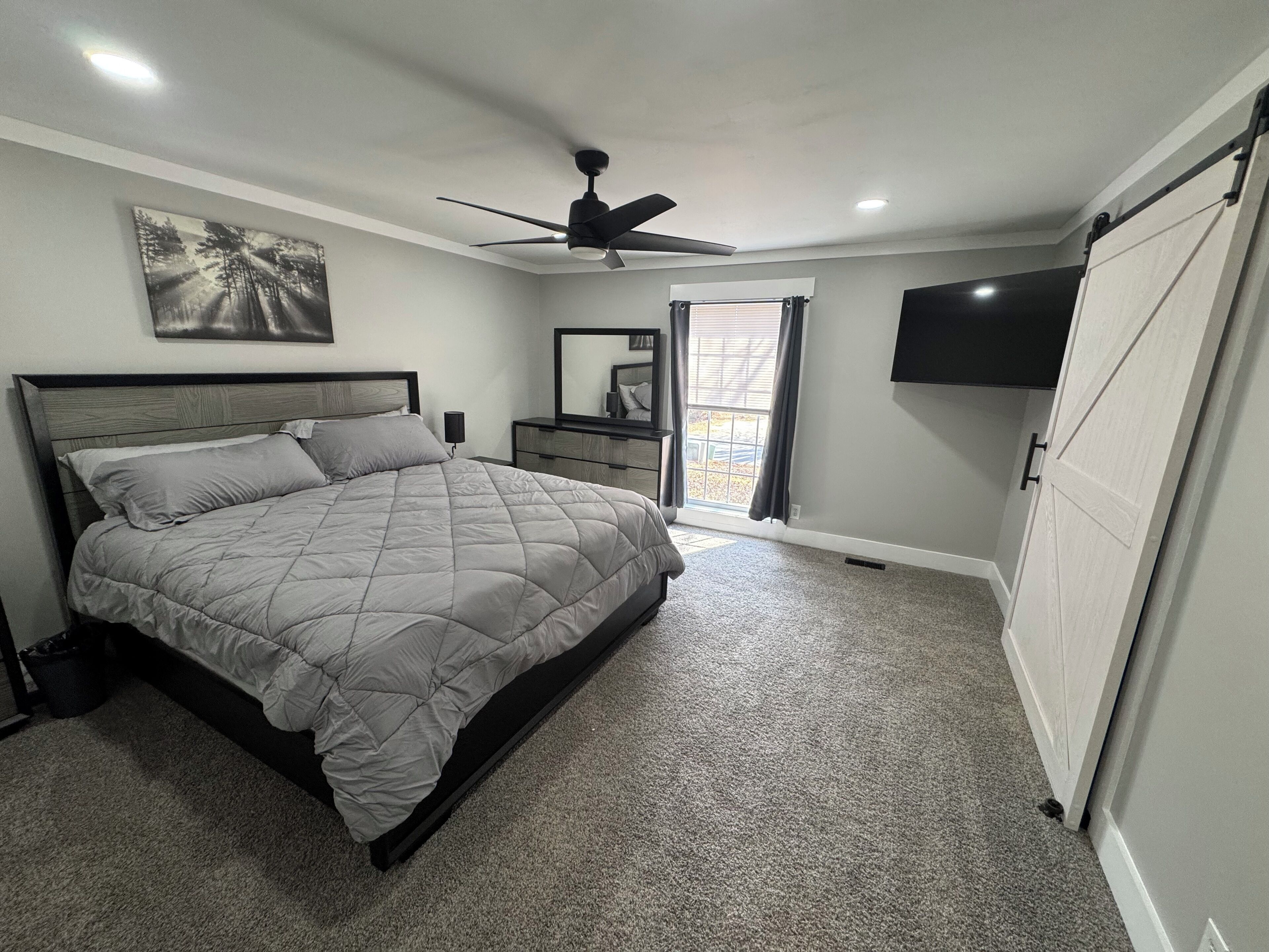 4 bedrooms, iron/ironing board, free WiFi, bed sheets