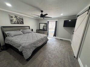 4 slaapkamers, een strijkplank/strijkijzer, gratis wifi, beddengoed