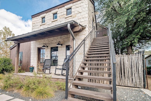 Sunday Haus Loft - Walk to Main Street!