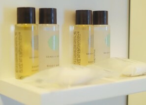 Comfort Double Room | Bathroom amenities - Mocha Beans Westport (Westport)