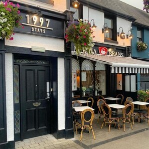 Exterior detail - Mocha Beans Westport (Westport)