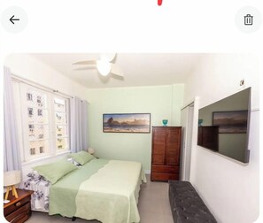 1 bedroom, free WiFi, bed sheets - Cozy one-bedroom apartment, 1 block from the beach. Split air conditioning, 50" TV, sleeps up to 6 people. (Rio de Janeiro)