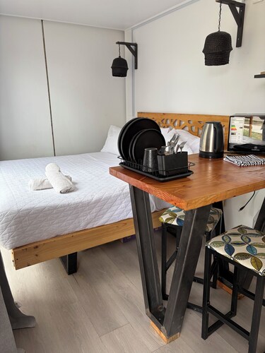 Studio at the Airport for two (pet friendly)