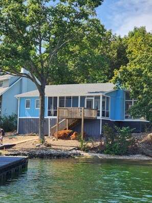 Exterior - Blue Horizon Hideaway w/private Dock (Rocky Mount)