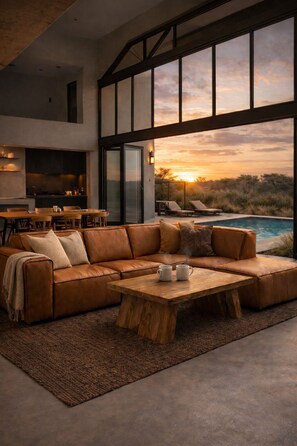 Smart TV, chimenea y libros