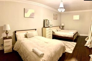 6 bedrooms, iron/ironing board, WiFi, bed sheets