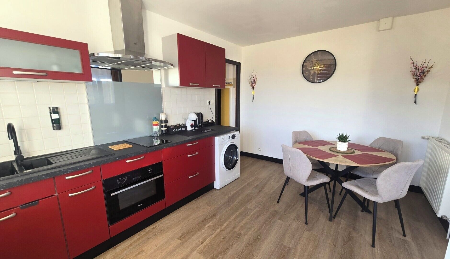 Køleskab, mikrobølgeovn, ovn, kogeplade