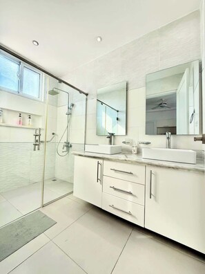 Shower, hair dryer - 4BR Villa Serena in Sosua Ocean Village (Sosúa)