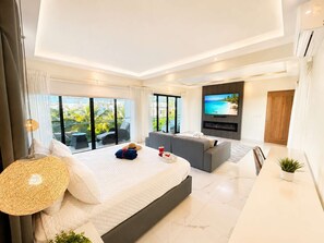 5 bedrooms, iron/ironing board, travel cot, WiFi - Santorini Pool Villa | Rooftop Sea View Sleeps 15 (Sosúa)