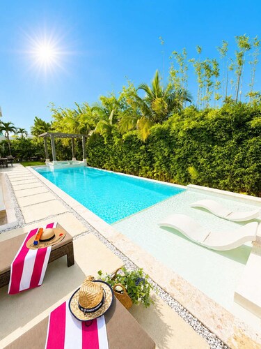 Santorini Pool Villa | Rooftop Sea View Sleeps 15
