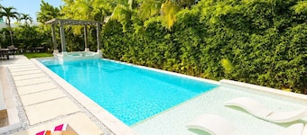 Santorini Pool Villa | Rooftop Sea View Sleeps 15