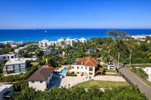 Exterior - 6BR Villa-Apt  2-Min Walk to Beach (Sosúa)