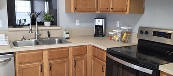 Near NAS JAX Easy I-95 Quiet, Work - Ready Stay w/Parking