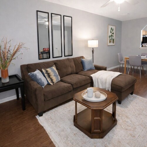 Near NAS JAX Easy I-95 Quiet, Work - Ready Stay w/Parking